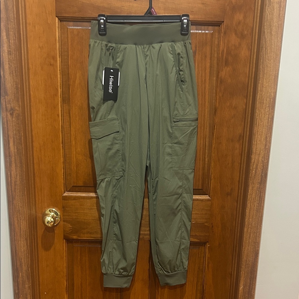 NWT Hiwise cargo jogger size 2